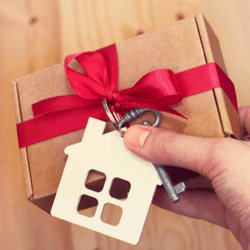 Gift box with a house-shaped key tag and red ribbon